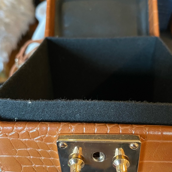 Textured Box Purse - Picture 2 of 3